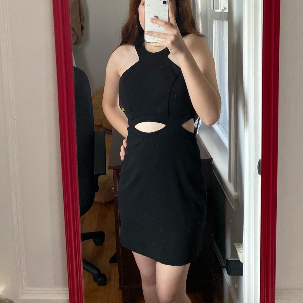 black bodycon dress